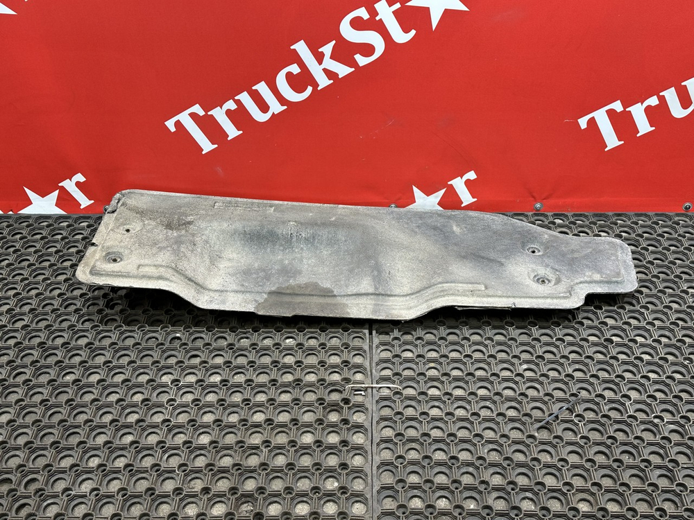 Шумоизоляция двигателя правая 2017г