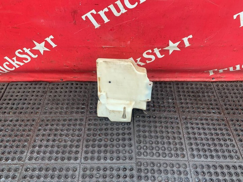 Бачок омывателя лобового стекла 2017г