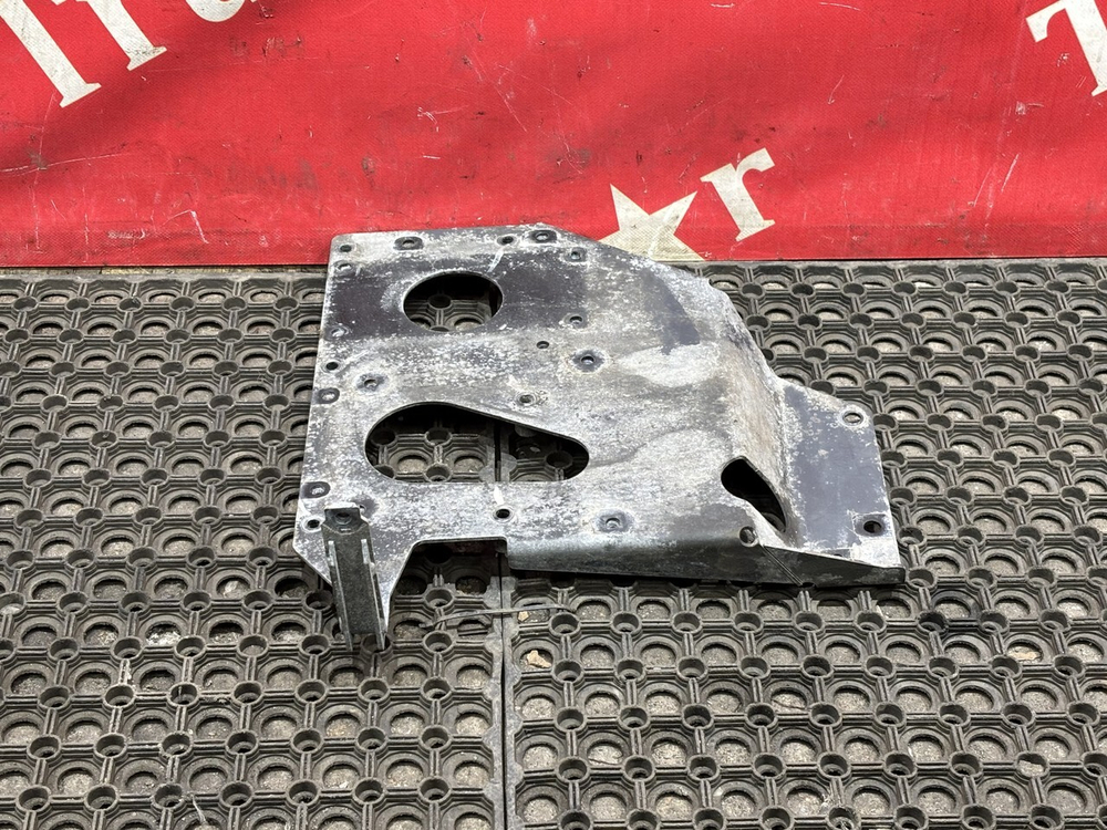 Кронштейн блоков управления двигателем 2021г.