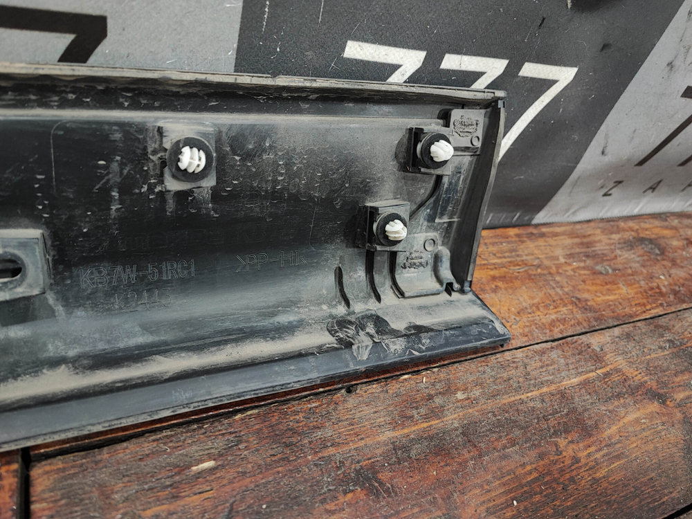 Накладка двери задней правой Mazda CX-5 2 (KF) 17-нв Б/У Оригинал KB7W51RC1