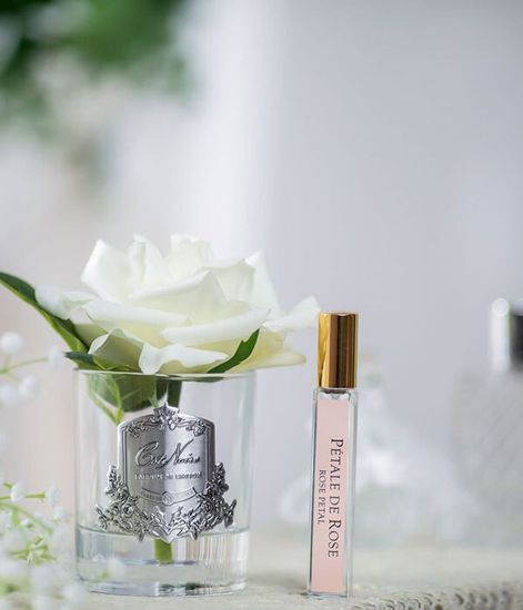 Роза ароматизированная цвета слоновая кость в прозрачной вазе, Cote Noire