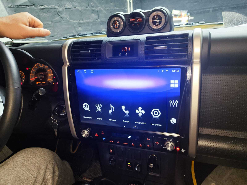 Магнитола + климат для Toyota FJ Cruiser 2005-2022 - Carmedia ZH-T1316-чёрная, монитор 13.3" на Android 12, 8Гб+128Гб, CarPlay, SIM-слот