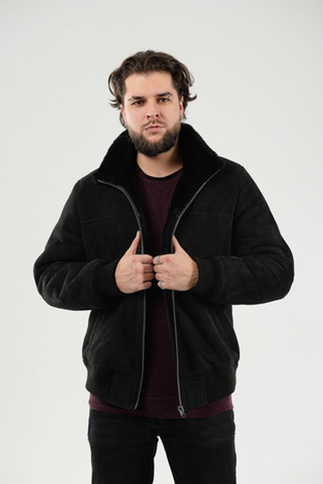 Мужская овчинная дубленка "Родион" черного цвета с велюровым покрытием