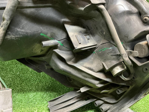 Фара правая Toyota Corolla E160 (12-16) галоген