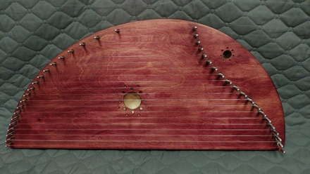 Гусли шлемовидные из простых пород дерева без подлокотника