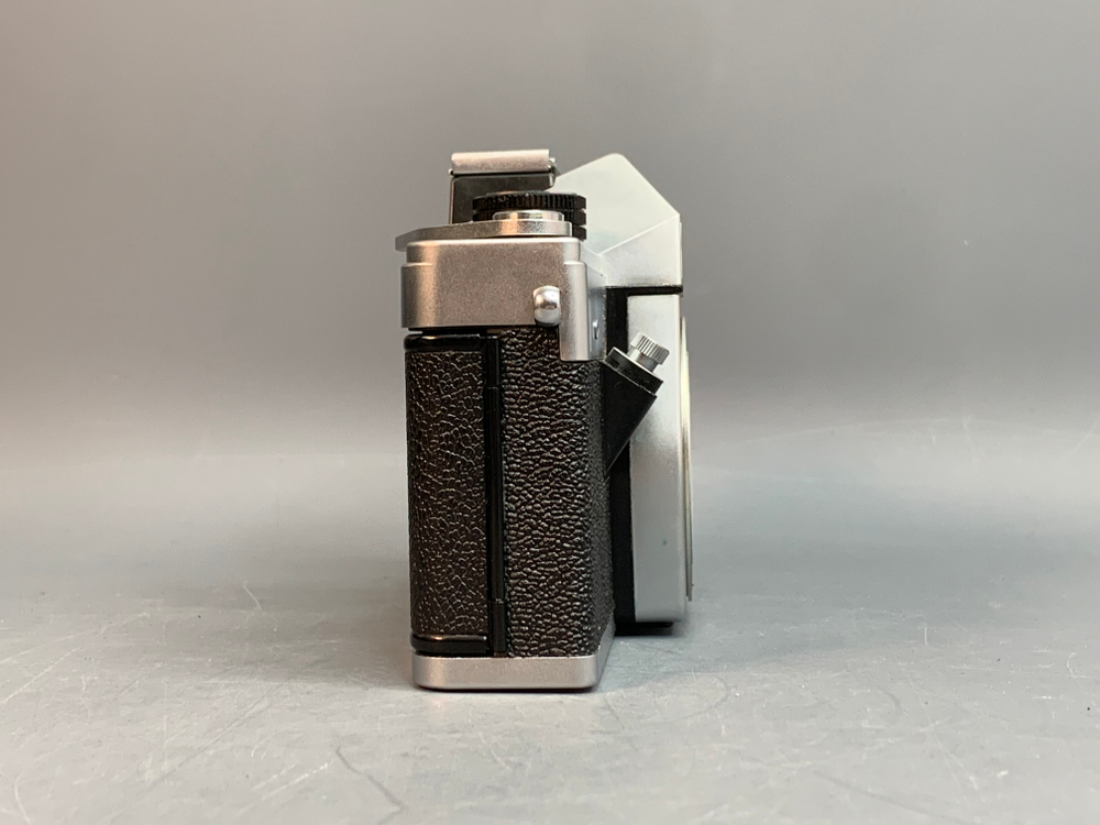Praktica L + Pancolar 1.8/50mm