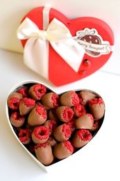 Сердце с малиной в молочном шоколаде