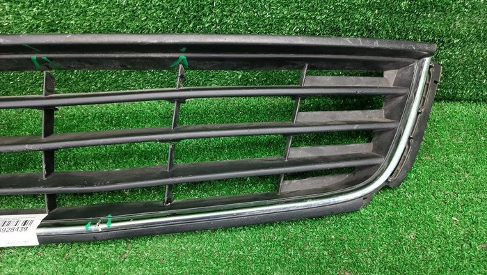 Решетка переднего бампера VW Polo Sedan (2010-2015)