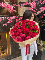 Красные пионы 35шт