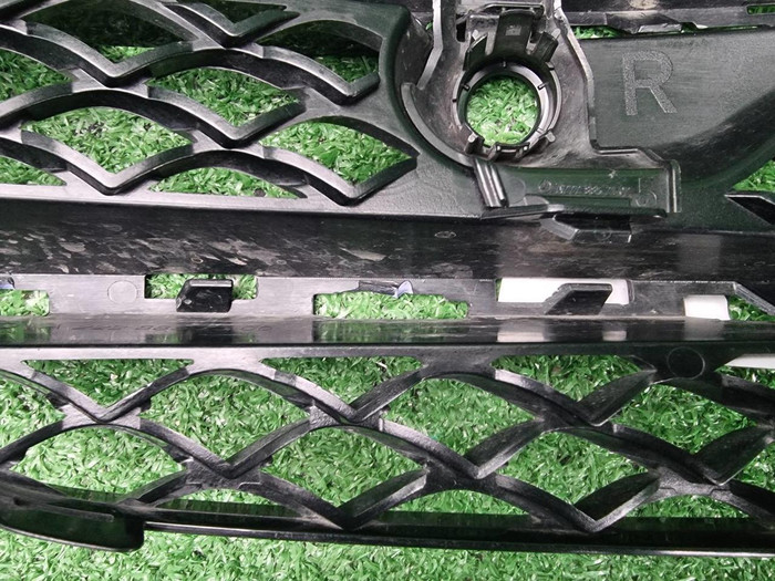 Решетка перед. бампера Mercedes S W222 (17-20) AMG