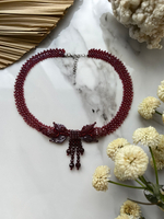 Колье "Бантик" ручной работы из бисера и камня гранат (альмандин)