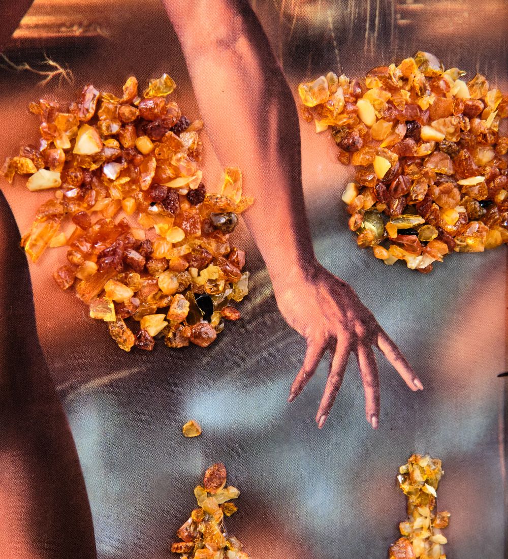 AMB-71/65 Картина «Боди фитнесс» (с янтарной крошкой) дер.краш.рамка 21х30