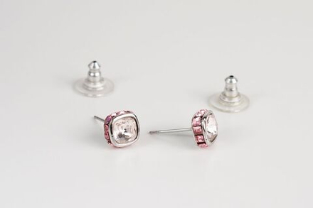 Две пары серег-пусетов Swarovski с розовыми и голубыми кристаллами