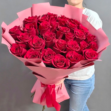 Букет из 25 красных роз сорта "Эксплорер" (Эквадор 60 см)