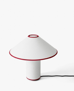 Элегантный настольный светильник в современном стиле.