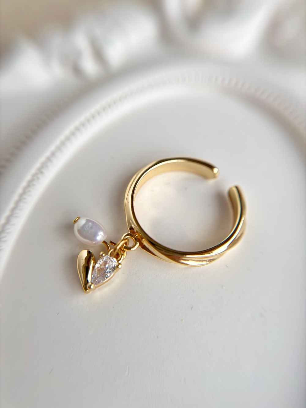 Кольцо с подвеской сердце и натуральной жемчужиной