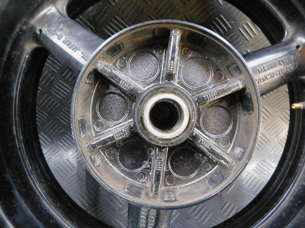 Колесо заднее Yamaha XJR1300 RP03J 2005