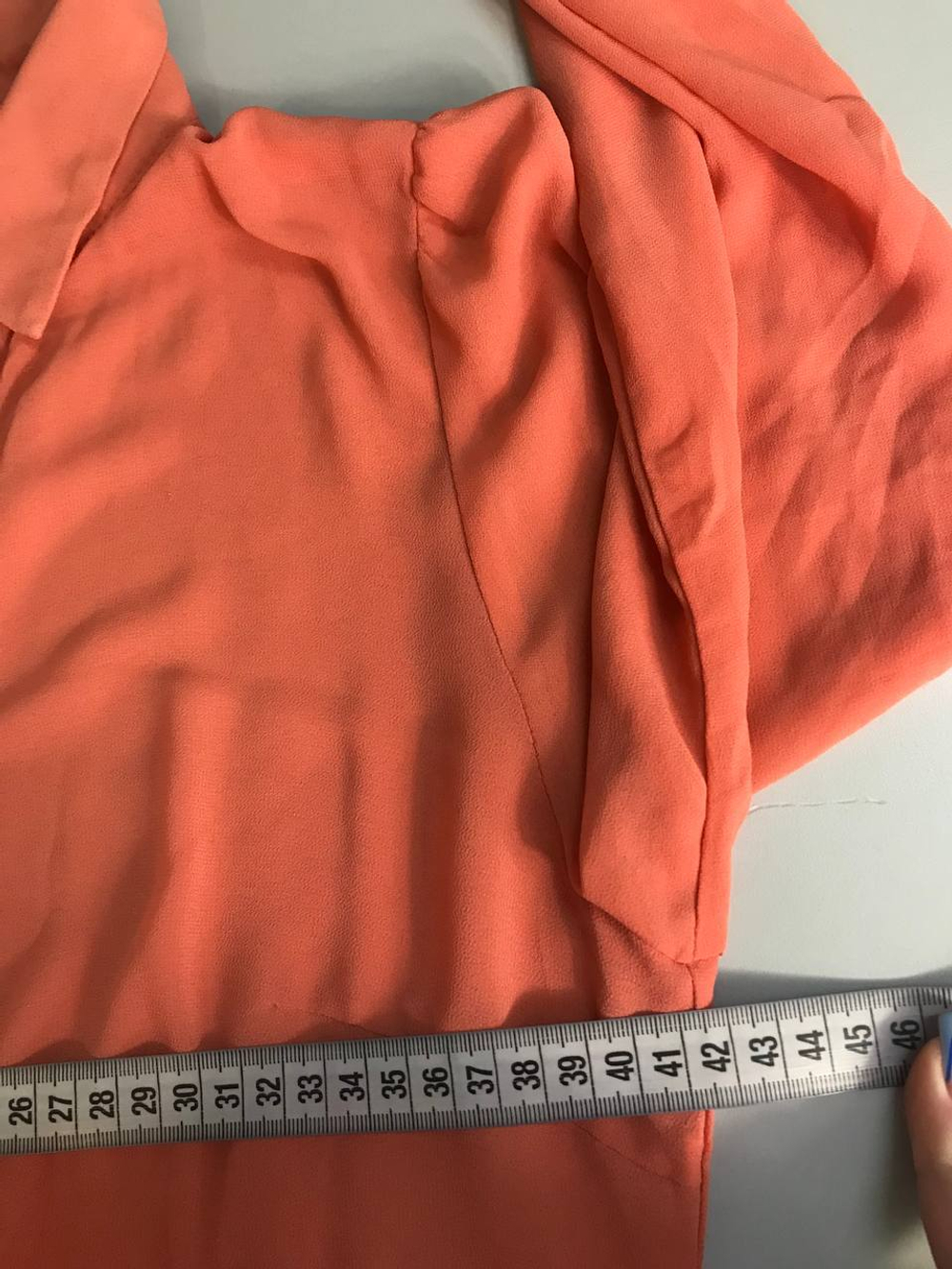 Блузка Balunova лаконичного дизайна, визуально на 44 размер