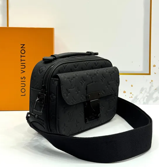 Сумка-мессенджер Louis Vuitton S-lock черный