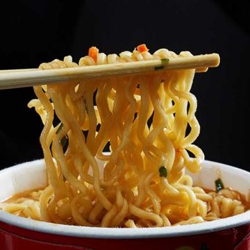 Лапша быстрого приготовления Naruto Dim Sum Cup Seafood Flavour со вкусом морепродуктов, 35 г (Китай)
