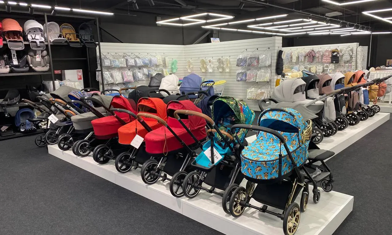 Два больших магазина в Санкт-Петербурге