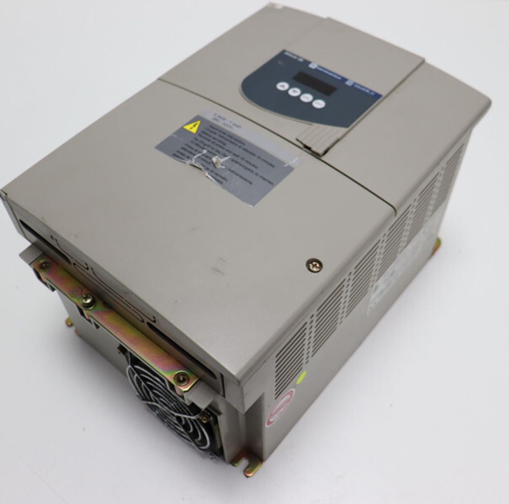 Schneider Electric ATV28HU90N4