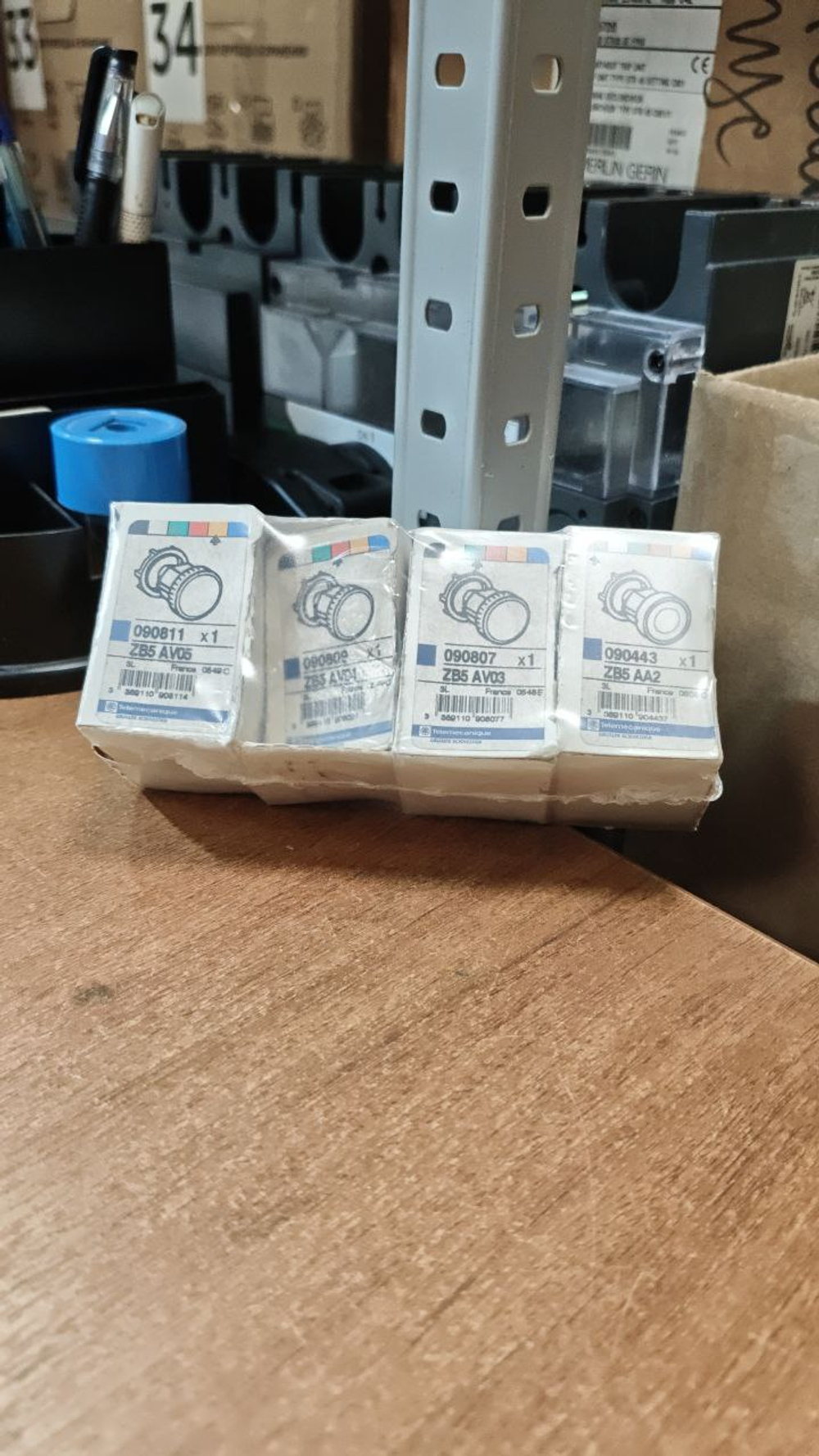 ГОЛОВКА ДЛЯ КНОПКИ 22ММ С ВОЗВРАТОМ ZB5AA2