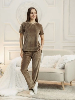 Велюровый костюм брючный