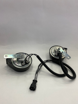 Звуковые сигналы для LADA Vesta/Granta/Niva FIAMM AM80SX 932039/932040Z 405-495Hz (к-т 2шт. с переходником)