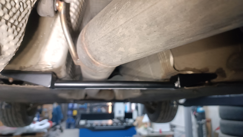 Распорка средняя нижняя сзади Volkswagen Passat B8 и Skoda Superb 3 III (ПОД ЗАКАЗ)