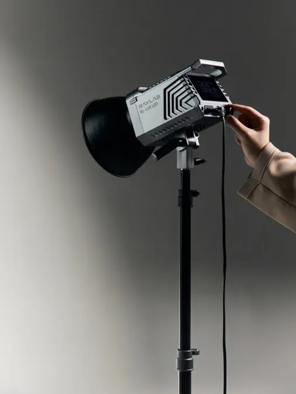 Осветитель светодиодный Raylab RL-100LED 2700-6500K с пультом