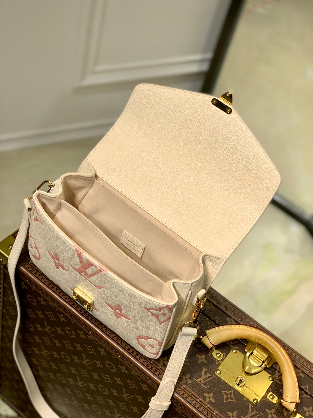 Louis Vuitton Pochette Metis