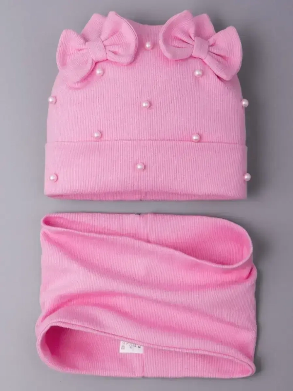 Шапка для девочки на осень с бусинами и снуд