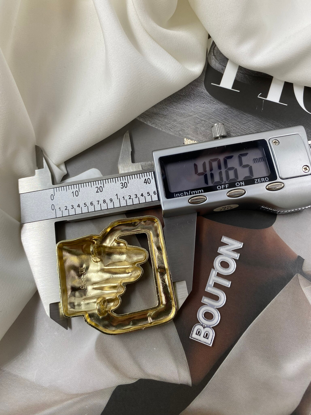 Пуговицы Скиапар. "Рука" глянцевое золото