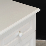 Прикроватная тумба с ящиком и дверью Харви с филенкой для спальни в викторианском стиле, тумба прикроватная деревянная белая с ящиком и дверцей на ножках напольная из массива сосны