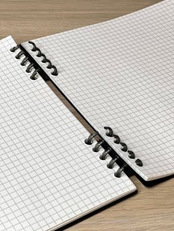 Блокнот квадратный в клетку 60л 195х210 мм черный (8808-013)