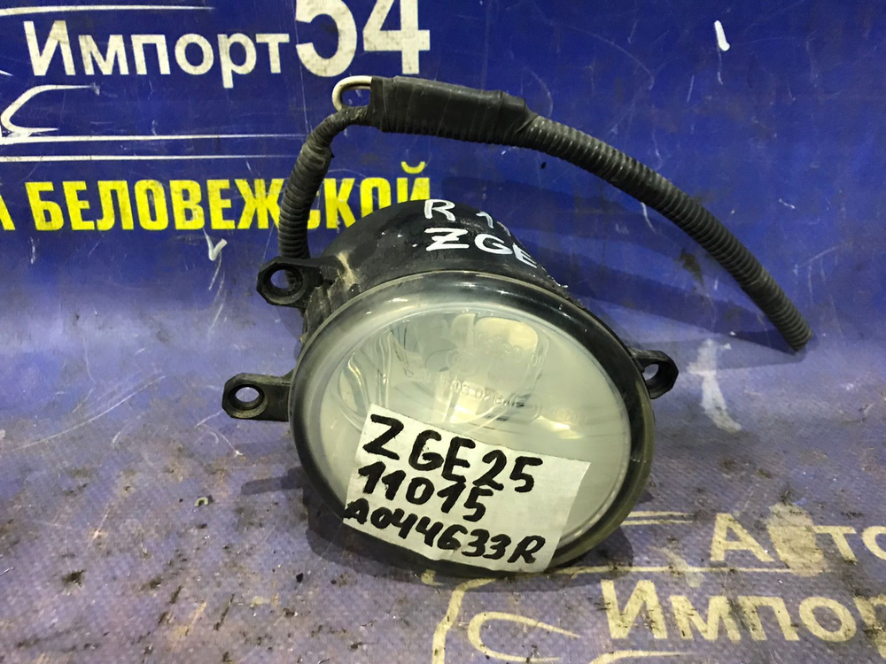 Туманка правая TOYOTA WISH 2009-2012
