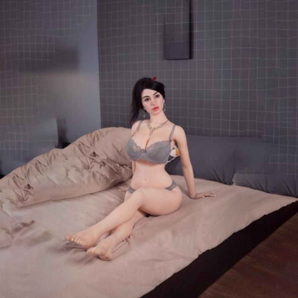 Реалистичная секс-кукла Пенелопа (170 см, 45 кг)