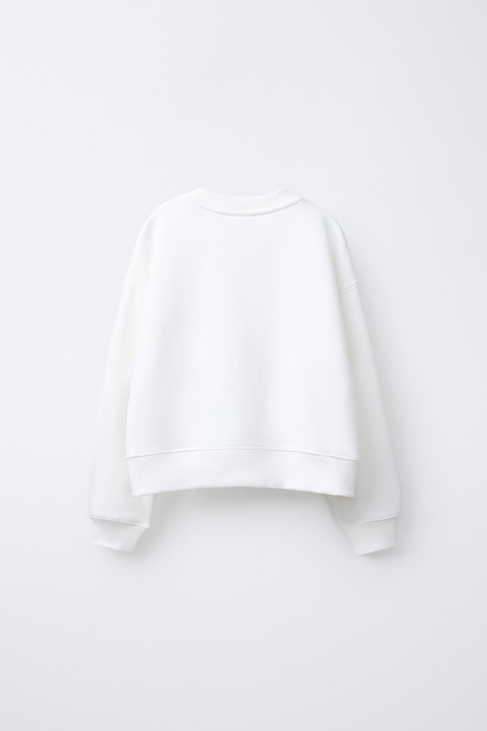 ZARA БЛЕСТЯЩАЯ ТОЛСТОВКА С РЕЛЬЕФНЫМ УЗОРОМ «КОРИЦЫ» ©САНРИО, ЖЕЛТОВАТО-БЕЛЫЙ