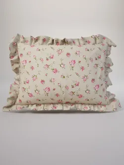 Декоративная наволочка с рюшами, оборками "Розовые бутоны на бежевом" 40х60 см, 1 шт, без молнии