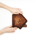 Деревянная менажница из кедра для подачи блюд и закусок с гравировкой "Home, sweet home!"