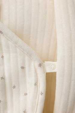 ZARA СТЕГАНЫЙ КОМБИНЕЗОН С ПРИНТОМ «ВЕТОЧКИ», ЭКРЮ