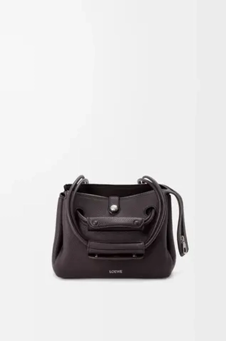 Loewe Маленькая сумка Madrid из мягкой зернистой телячьей кожи, темно-коричневый