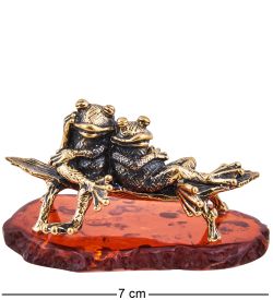Народные промыслы AM-3696 Фигурка «Лягушки на чиле» (латунь, янтарь)