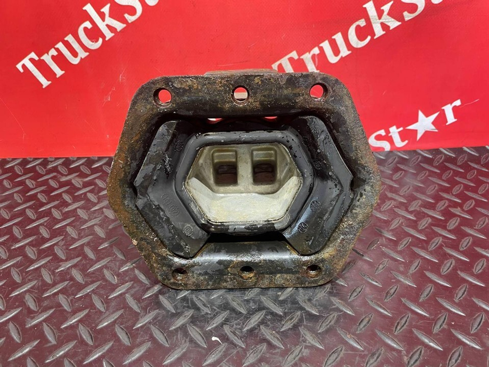 Подушка двигателя задняя