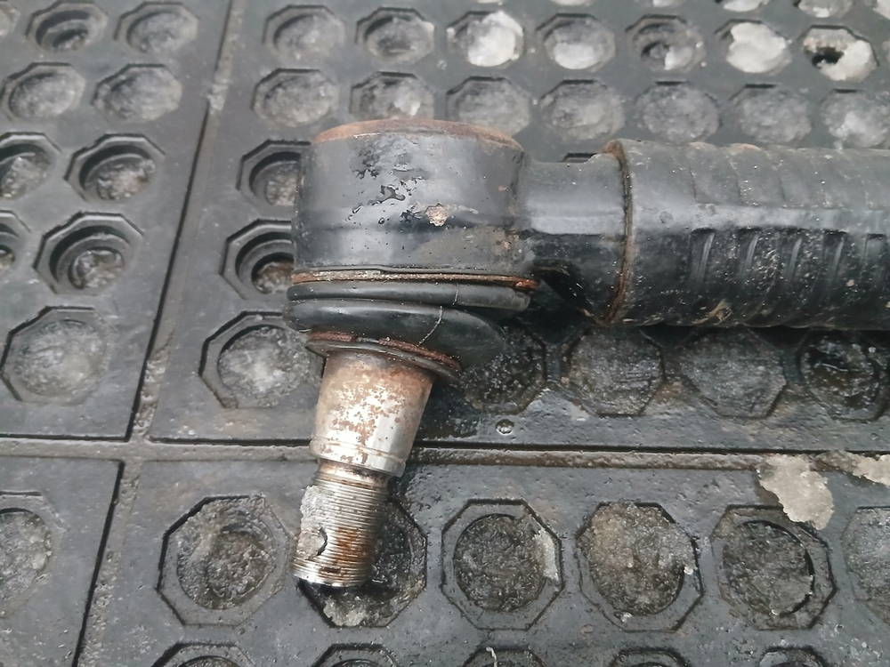 Тяга рулевая продольная