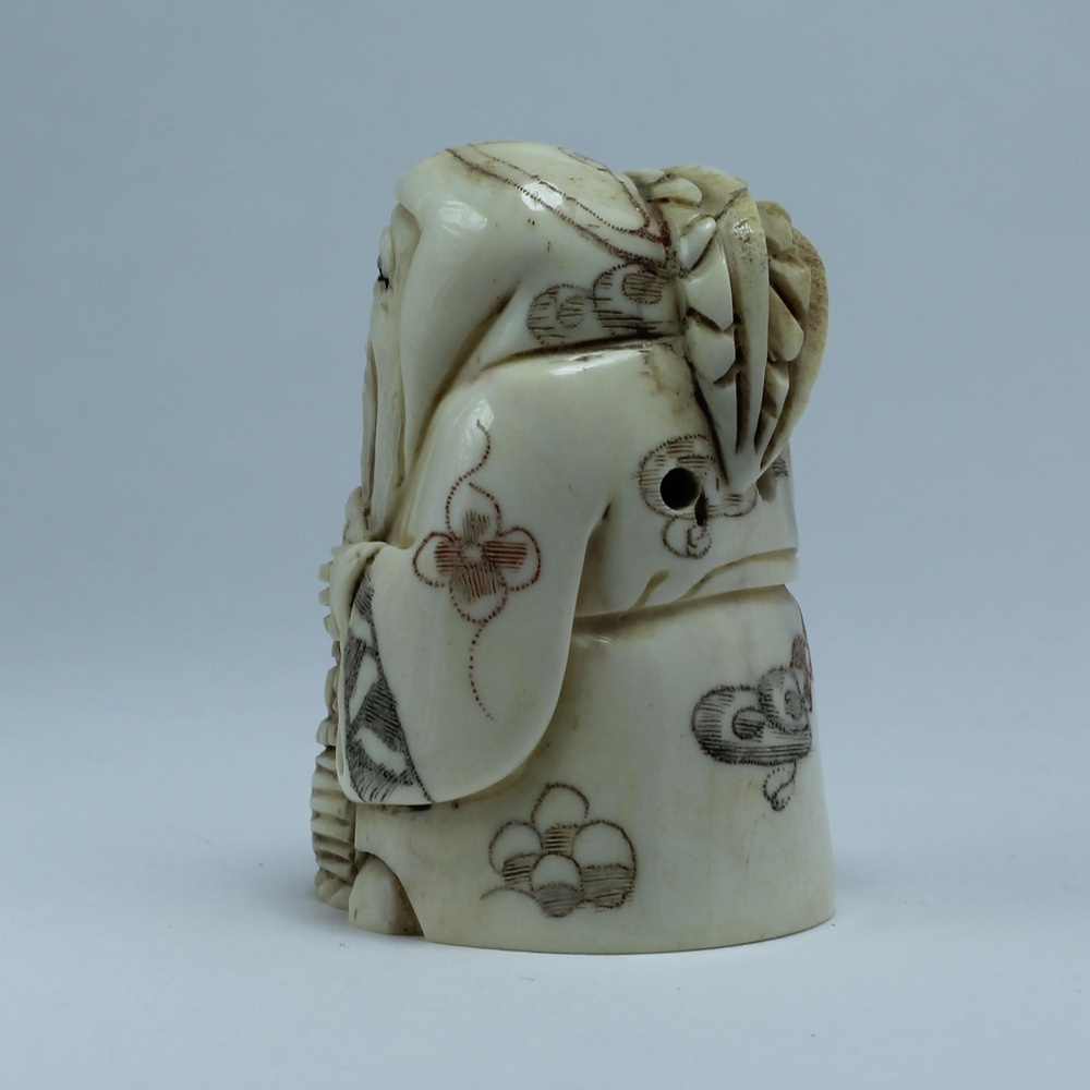 Нэцкэ Фукурокудзю с колосьями и корзиной рыбы