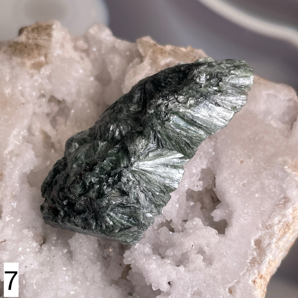62998 Серафинит необработанный срез 38-65мм №7--50