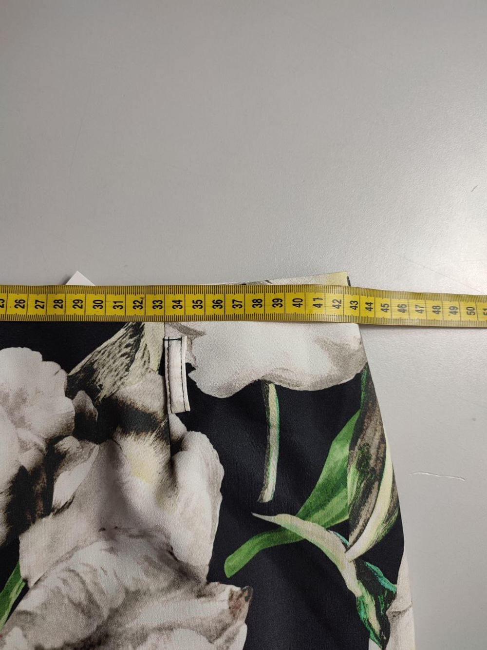 Юбка Guzella с крупными цветами, маркировка 44, визуально 50 размер