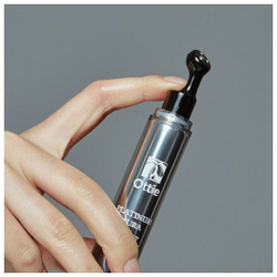 Крем для век с платиной и экстрактом черной икры Ottie Platinum Aura Roll-Up Eye Cream, 15мл